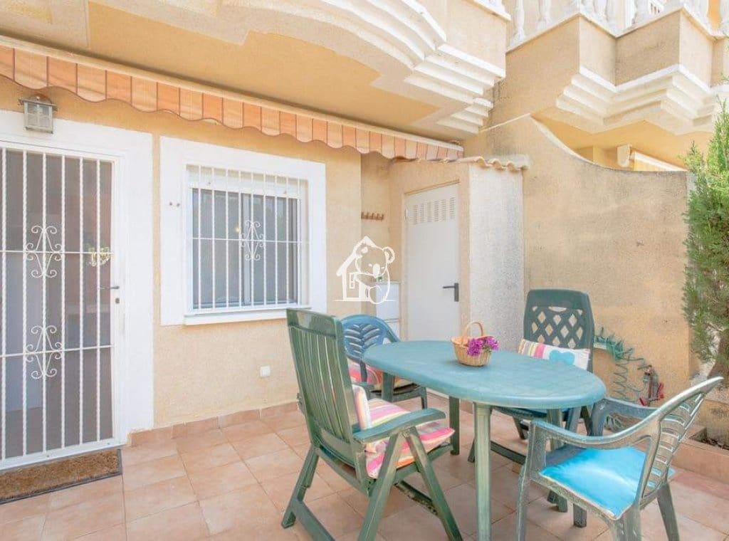 3 soveværelse Villa til leje i La Mata med swimmingpool garage - € 1.300 (Ref: 9830471)