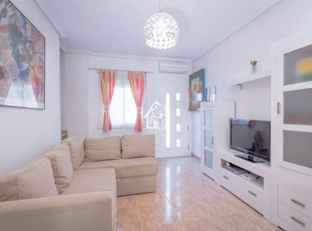 3 soveværelse Villa til leje i La Mata med swimmingpool garage - € 1.300 (Ref: 9830471)