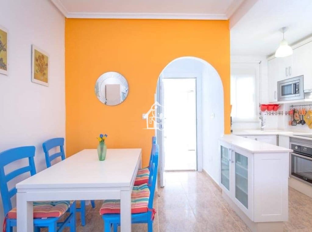 3 soveværelse Villa til leje i La Mata med swimmingpool garage - € 1.300 (Ref: 9830471)