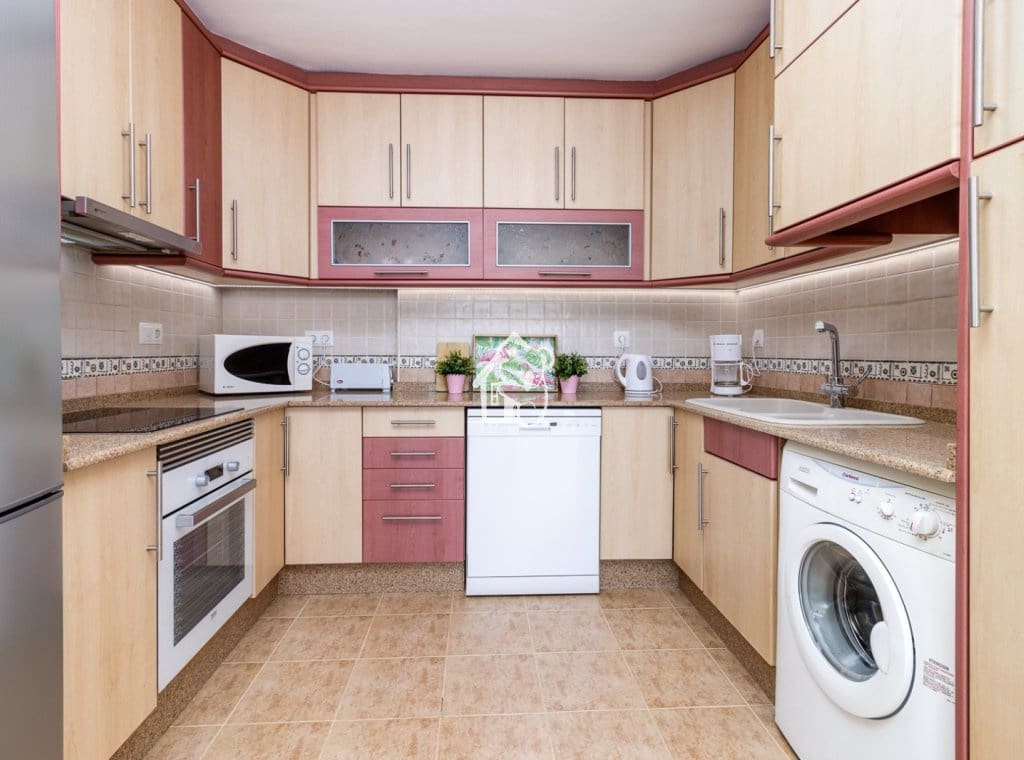 3 bedroom Apartment for rent in Torrevieja with pool - € 1,200 (Ref: 9838754)