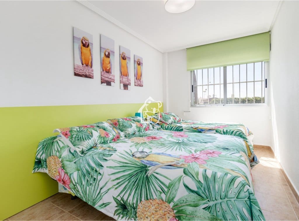3 bedroom Apartment for rent in Torrevieja with pool - € 1,200 (Ref: 9838754)