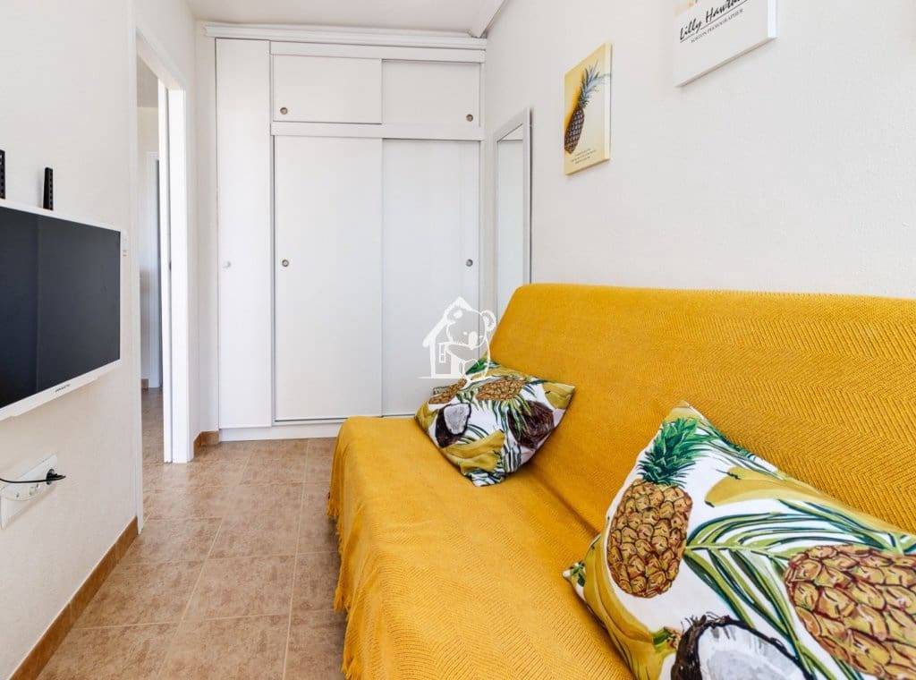 3 bedroom Apartment for rent in Torrevieja with pool - € 1,200 (Ref: 9838754)