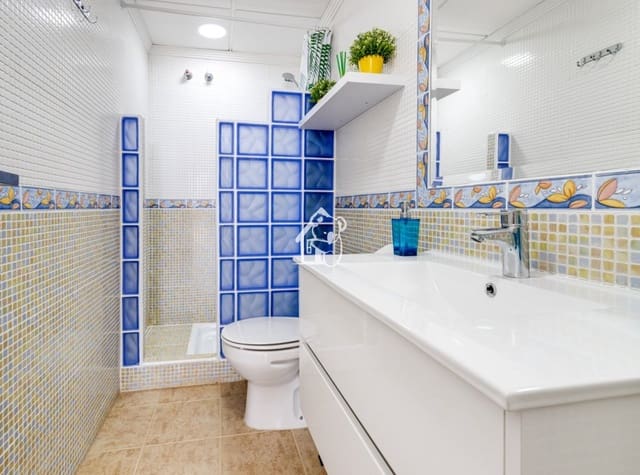 3 makuuhuone Huoneisto vuokrattavana paikassa Playa de los Locos, Torrevieja mukana uima-altaan 
autotalli - 1 200 € (Ref: 9838754)