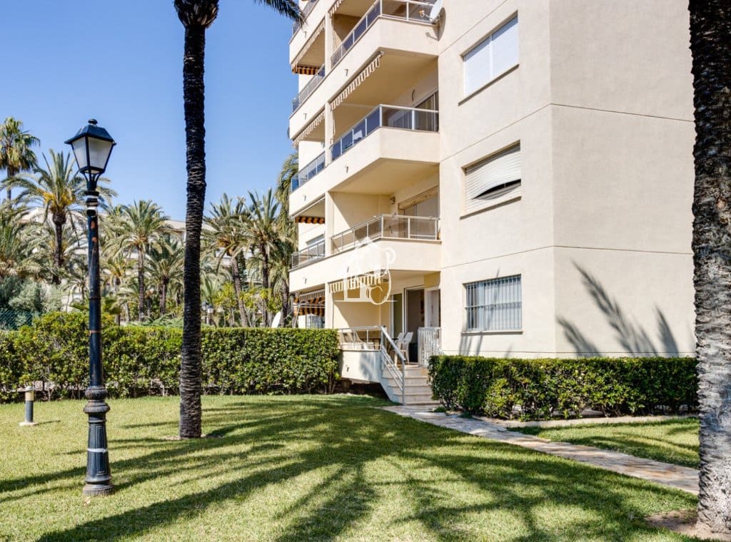 3 bedroom Apartment for rent in Torrevieja with pool - € 1,200 (Ref: 9838754)