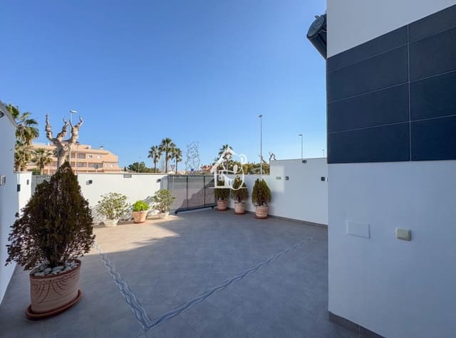 3 bedroom Apartment for rent in Torre de la Horadada, Pilar de la Horadada with pool - € 1,800 (Ref: 9841944)
