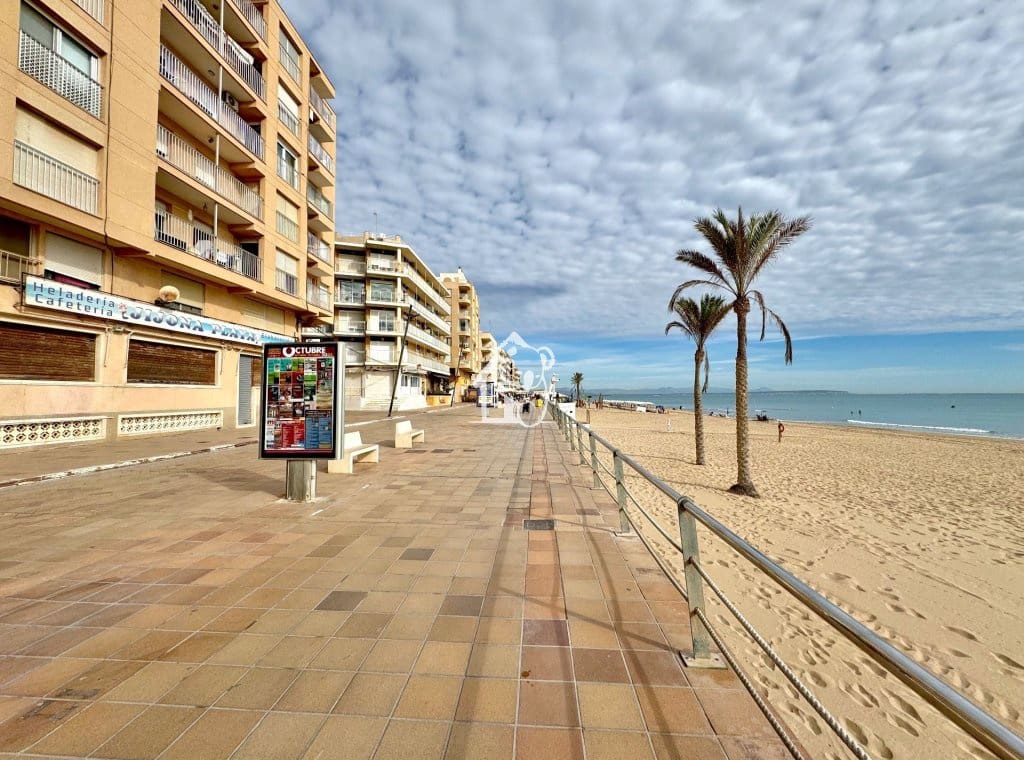 2 bedroom Apartment for rent in Guardamar del Segura - € 850 (Ref: 9844687)