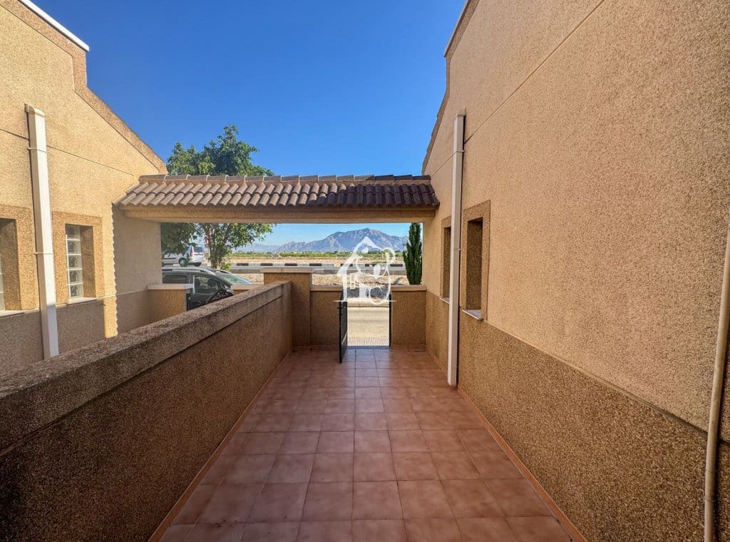 3 bedroom Townhouse for rent in Bigastro with garage - € 850 (Ref: 9844688)