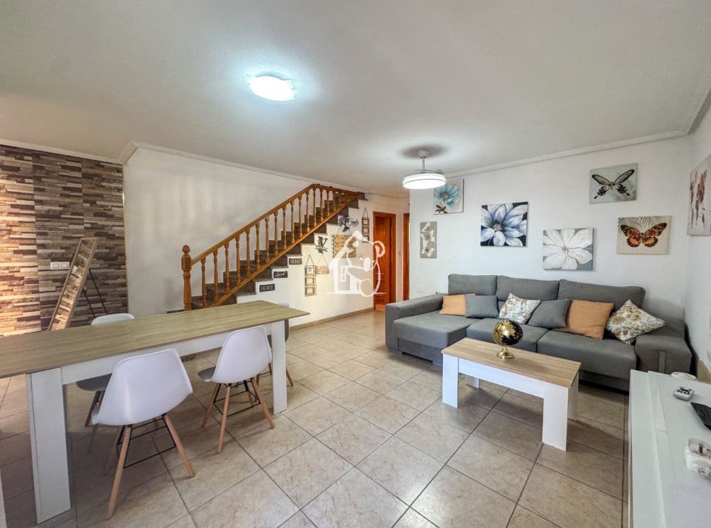 3 bedroom Townhouse for rent in Bigastro with garage - € 850 (Ref: 9844688)