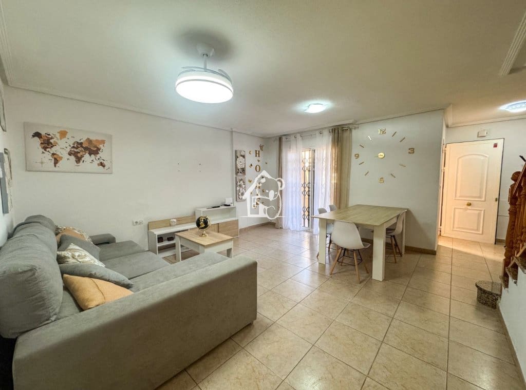 3 bedroom Townhouse for rent in Bigastro with garage - € 850 (Ref: 9844688)