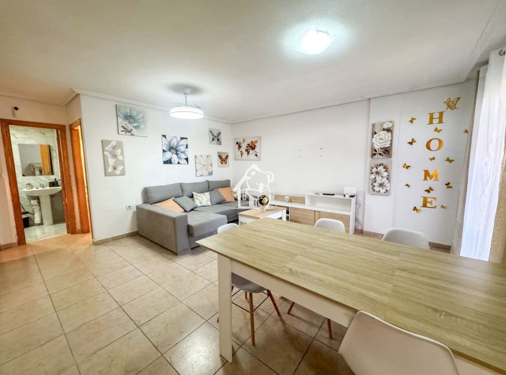 3 bedroom Townhouse for rent in Bigastro with garage - € 850 (Ref: 9844688)