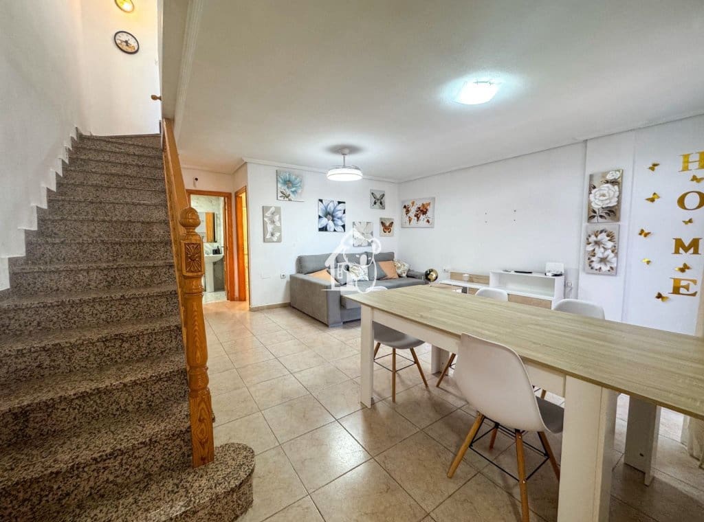 3 bedroom Townhouse for rent in Bigastro with garage - € 850 (Ref: 9844688)