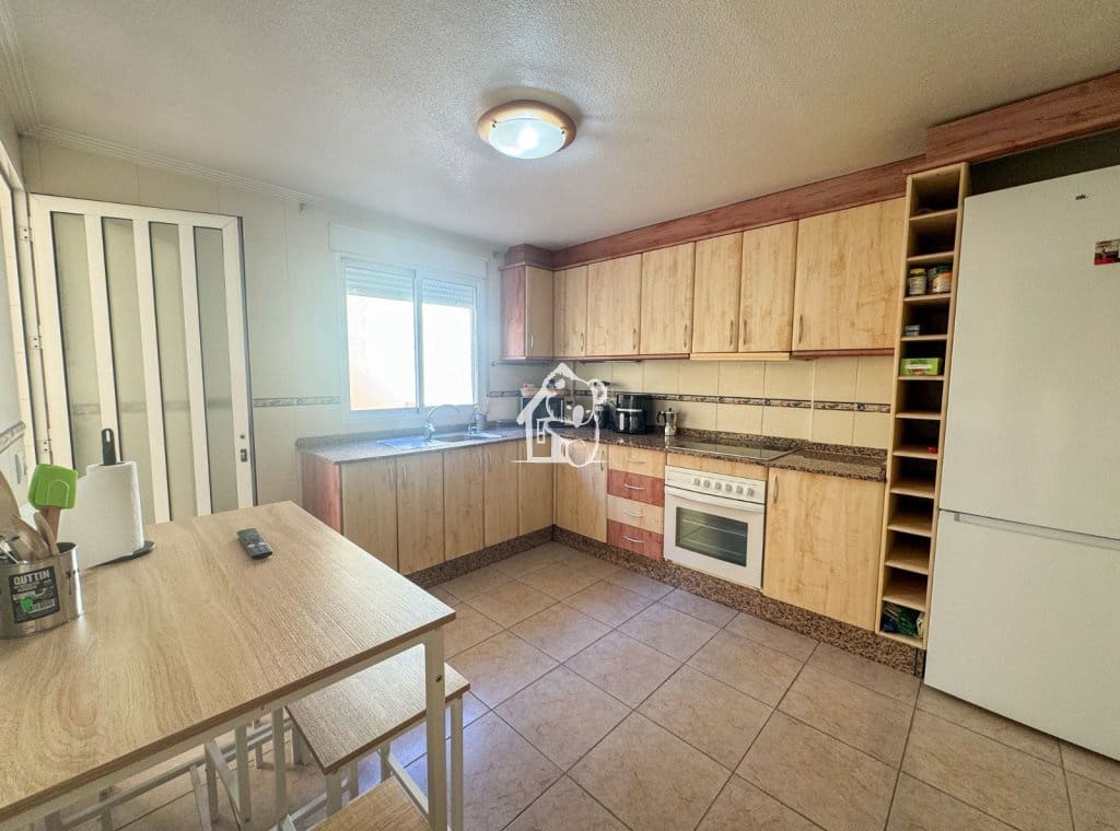 3 bedroom Townhouse for rent in Bigastro with garage - € 850 (Ref: 9844688)