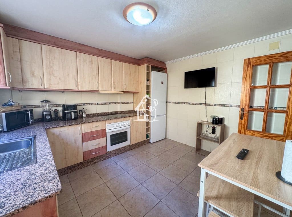 3 bedroom Townhouse for rent in Bigastro with garage - € 850 (Ref: 9844688)