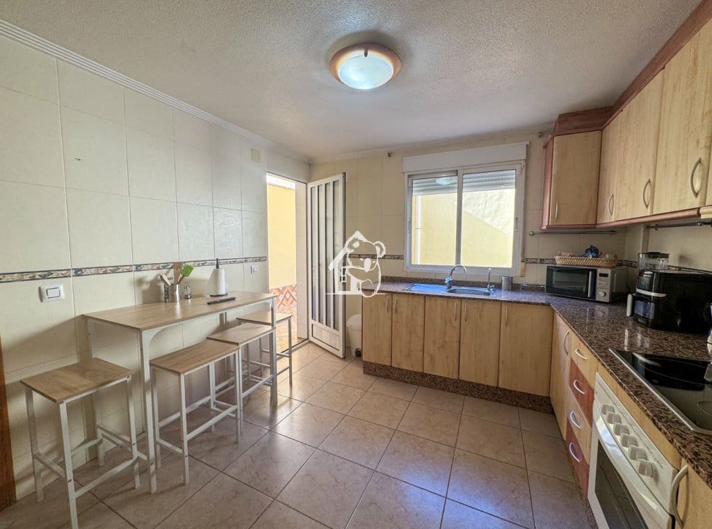 3 bedroom Townhouse for rent in Bigastro with garage - € 850 (Ref: 9844688)