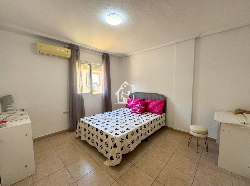 3 bedroom Townhouse for rent in Bigastro with garage - € 850 (Ref: 9844688)