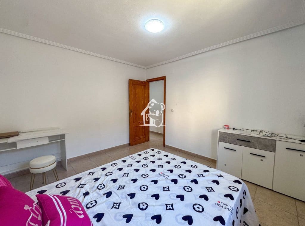 3 bedroom Townhouse for rent in Bigastro with garage - € 850 (Ref: 9844688)