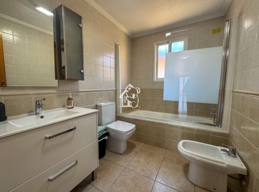 3 bedroom Townhouse for rent in Bigastro with garage - € 850 (Ref: 9844688)