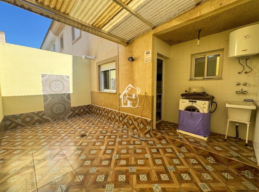 3 bedroom Townhouse for rent in Bigastro with garage - € 850 (Ref: 9844688)