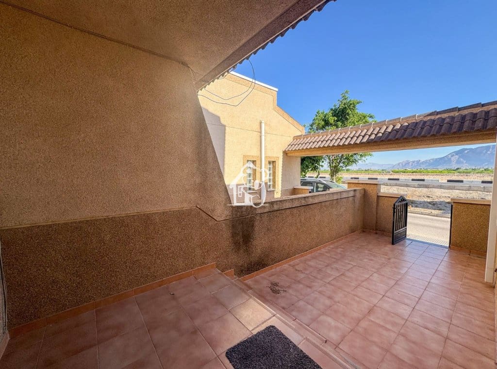 3 bedroom Townhouse for rent in Bigastro with garage - € 850 (Ref: 9844688)