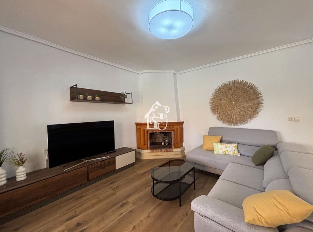 5 bedroom Villa for rent in Torrevieja with pool garage - € 2,500 (Ref: 9848486)