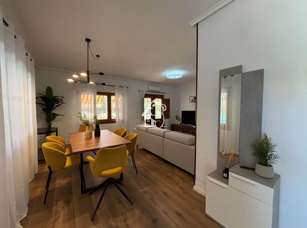 5 bedroom Villa for rent in Torrevieja with pool garage - € 2,500 (Ref: 9848486)