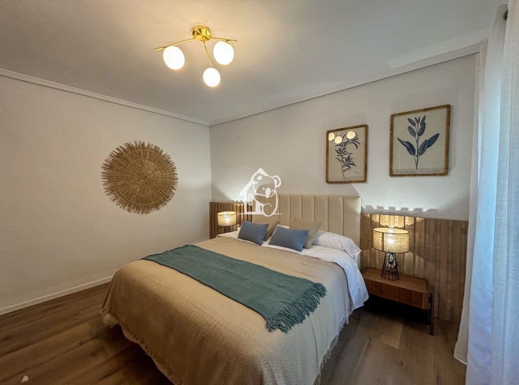 5 bedroom Villa for rent in Torrevieja with pool garage - € 2,500 (Ref: 9848486)