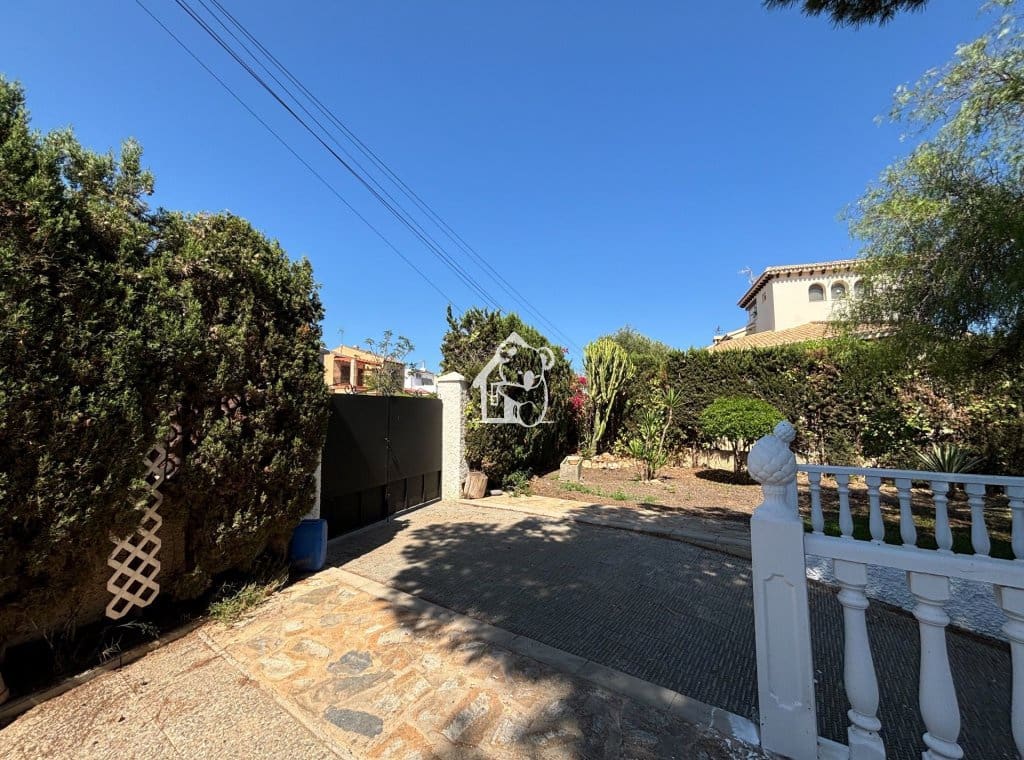 5 bedroom Villa for rent in Torrevieja with pool garage - € 2,500 (Ref: 9848486)