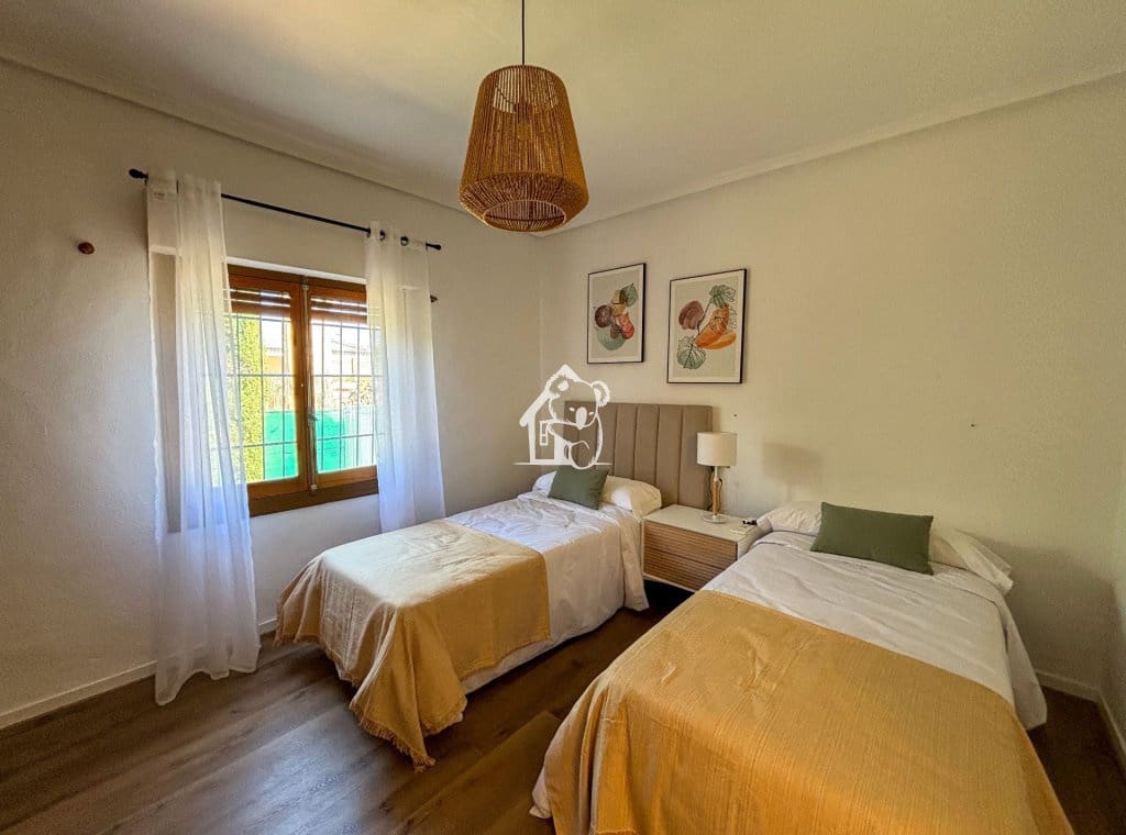 5 bedroom Villa for rent in Torrevieja with pool garage - € 2,500 (Ref: 9848486)