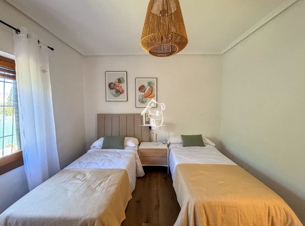 5 bedroom Villa for rent in Torrevieja with pool garage - € 2,500 (Ref: 9848486)