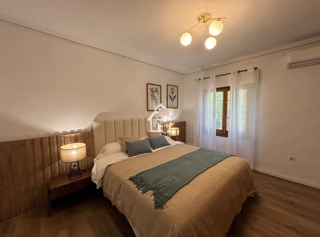 5 bedroom Villa for rent in Torrevieja with pool garage - € 2,500 (Ref: 9848486)