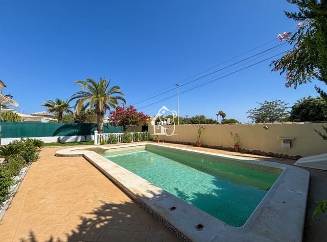 5 bedroom Villa for rent in Aguas Nuevas, Torrevieja with pool garage - € 2,500 (Ref: 9848486)