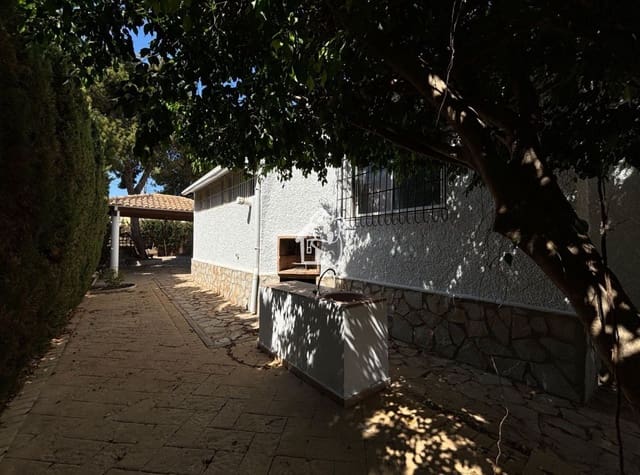 5 bedroom Villa for rent in Aguas Nuevas, Torrevieja with pool garage - € 2,500 (Ref: 9848486)