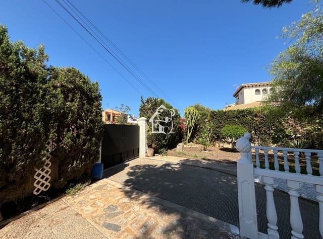 5 bedroom Villa for rent in Aguas Nuevas, Torrevieja with pool garage - € 2,500 (Ref: 9848486)