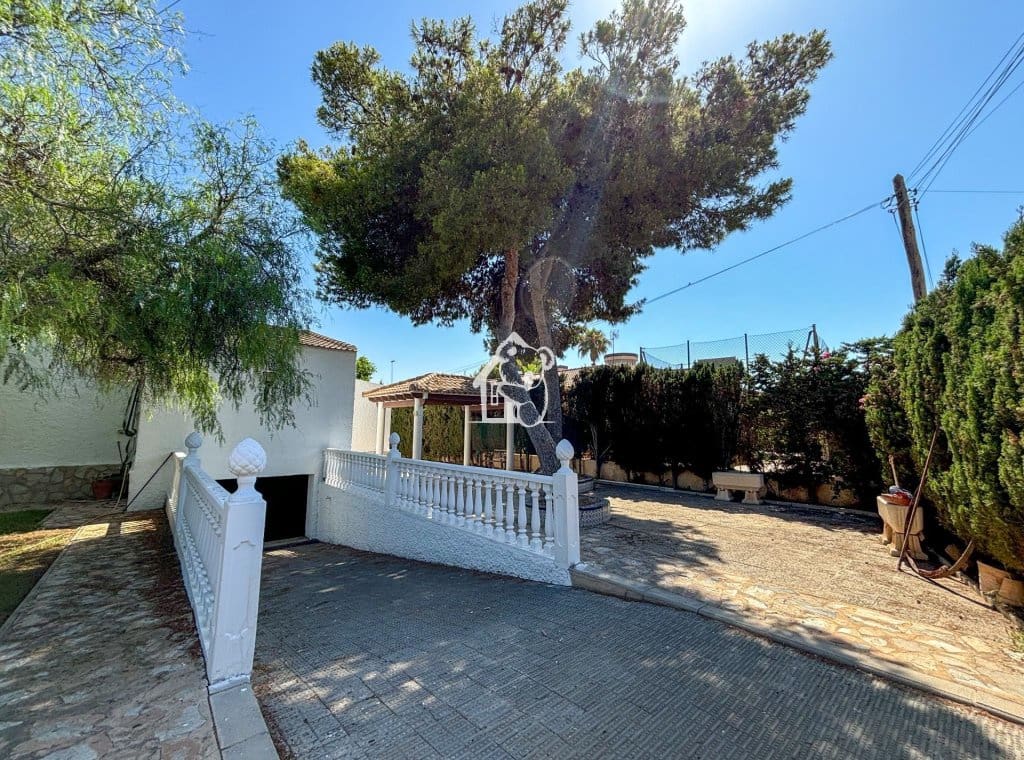 5 bedroom Villa for rent in Torrevieja with pool garage - € 2,500 (Ref: 9848486)