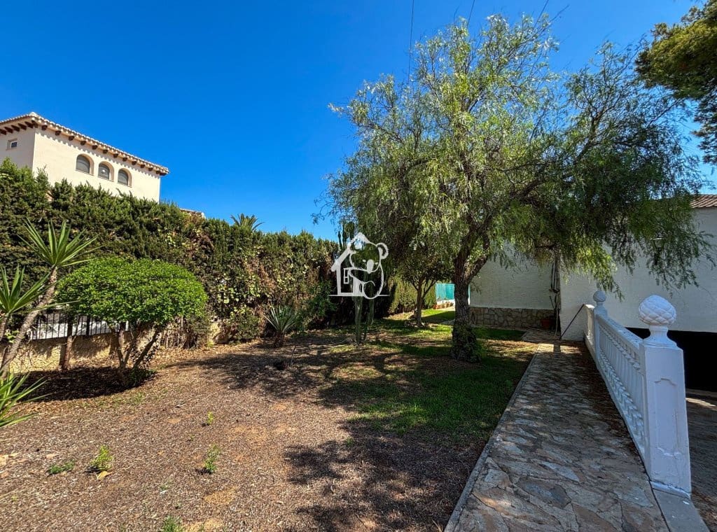 5 bedroom Villa for rent in Torrevieja with pool garage - € 2,500 (Ref: 9848486)
