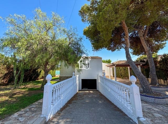 5 bedroom Villa for rent in Aguas Nuevas, Torrevieja with pool garage - € 2,500 (Ref: 9848486)