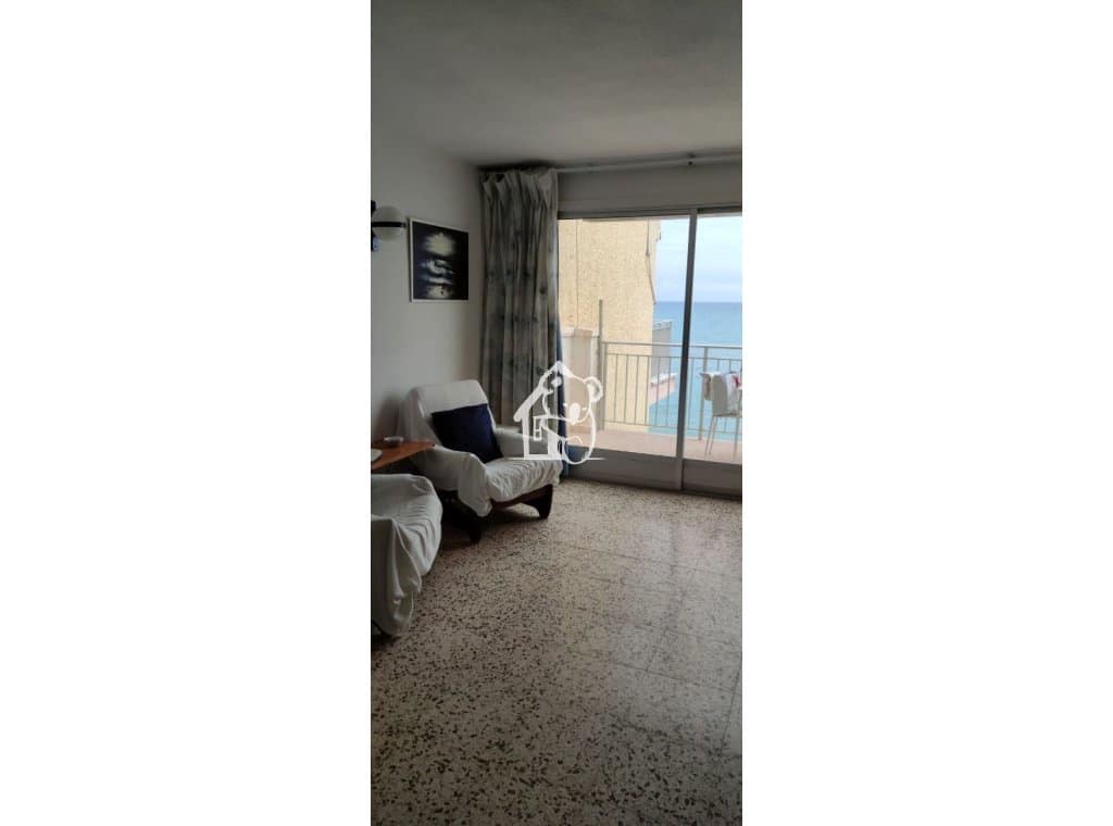 2 bedroom Penthouse for rent in Torrevieja with pool garage - € 900 (Ref: 9848489)