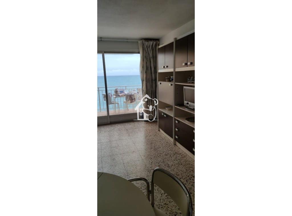 2 bedroom Penthouse for rent in Torrevieja with pool garage - € 900 (Ref: 9848489)