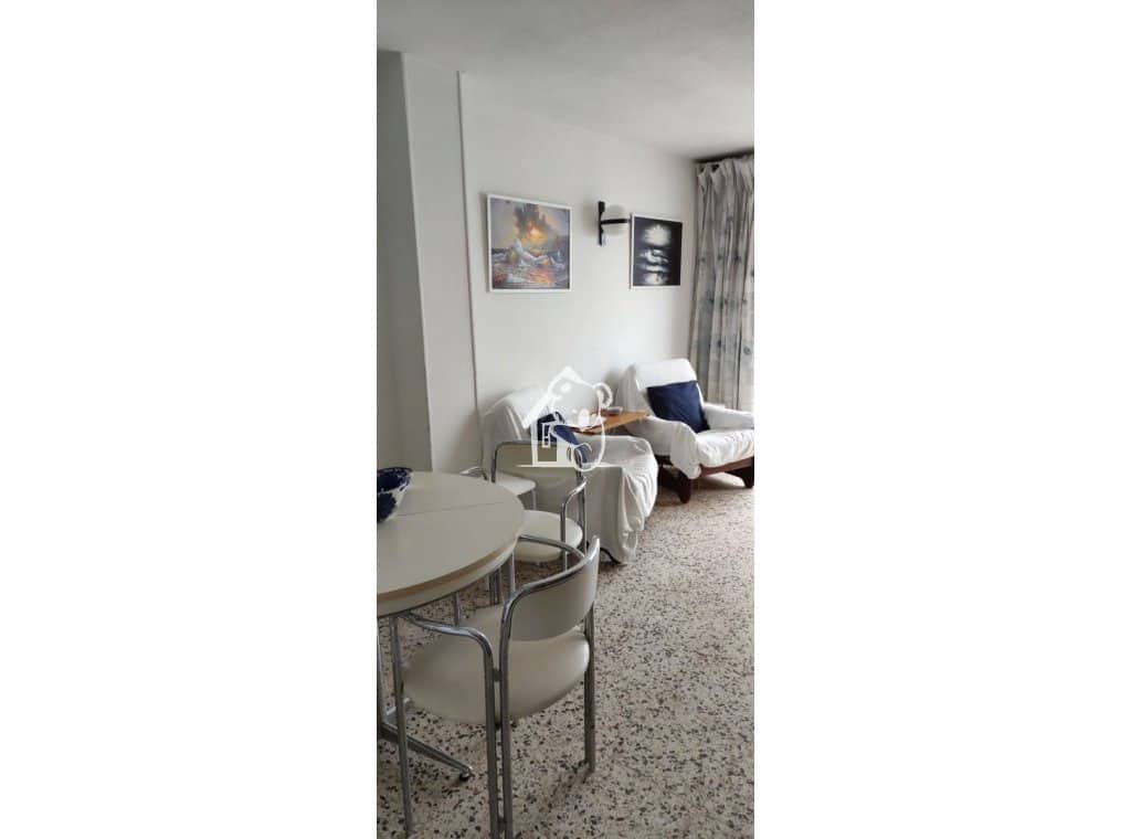 2 bedroom Penthouse for rent in Torrevieja with pool garage - € 900 (Ref: 9848489)