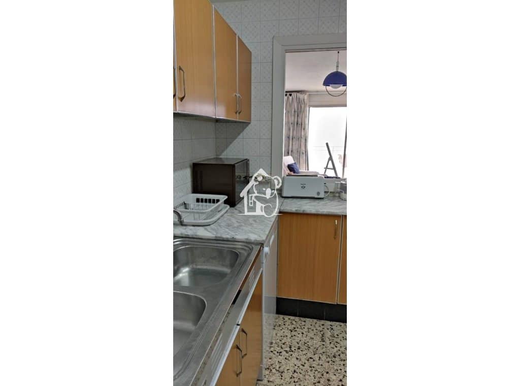 2 bedroom Penthouse for rent in Torrevieja with pool garage - € 900 (Ref: 9848489)