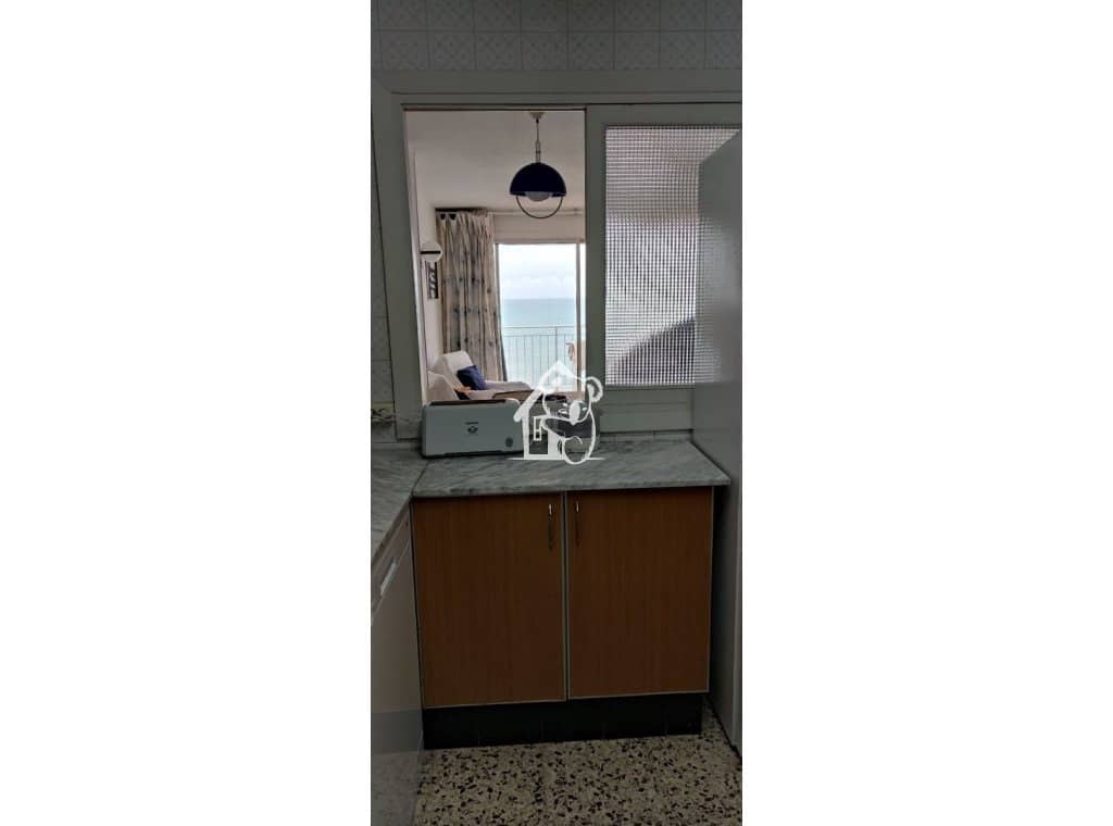 2 bedroom Penthouse for rent in Torrevieja with pool garage - € 900 (Ref: 9848489)