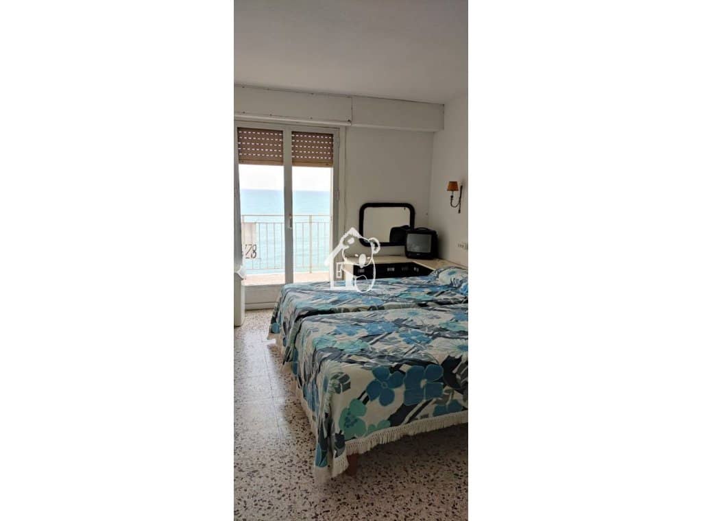 2 bedroom Penthouse for rent in Torrevieja with pool garage - € 900 (Ref: 9848489)