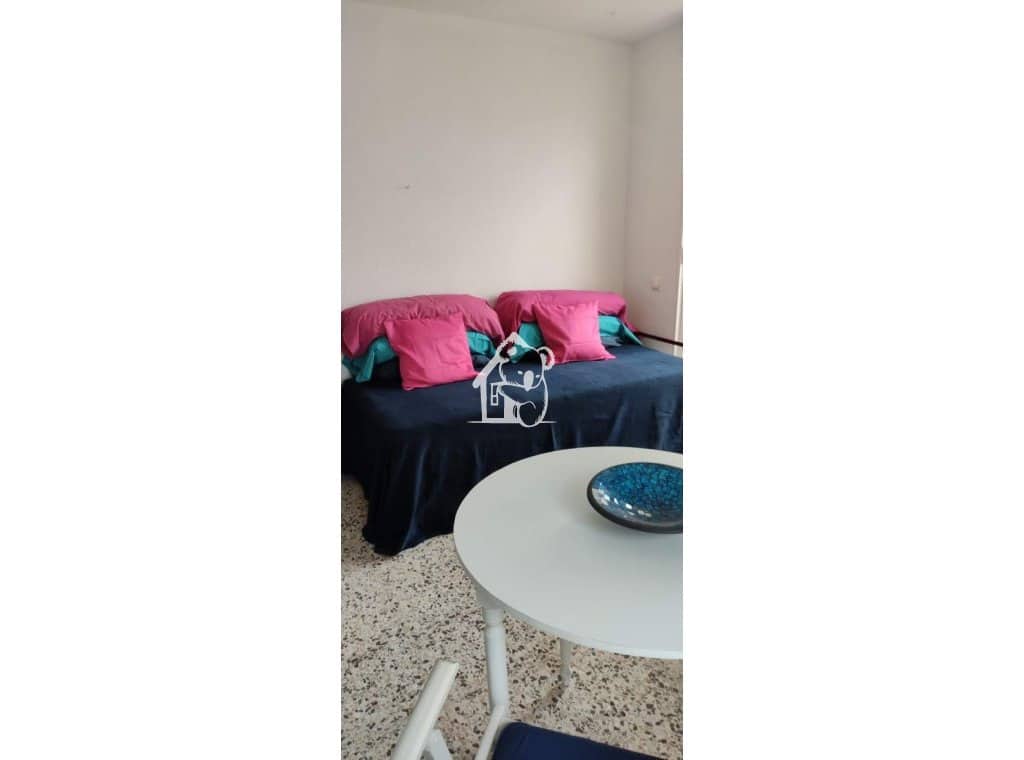 2 bedroom Penthouse for rent in Torrevieja with pool garage - € 900 (Ref: 9848489)