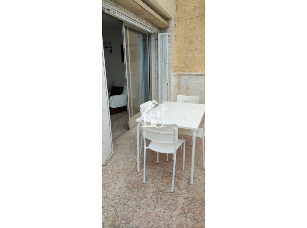 2 bedroom Penthouse for rent in Torrevieja with pool garage - € 900 (Ref: 9848489)