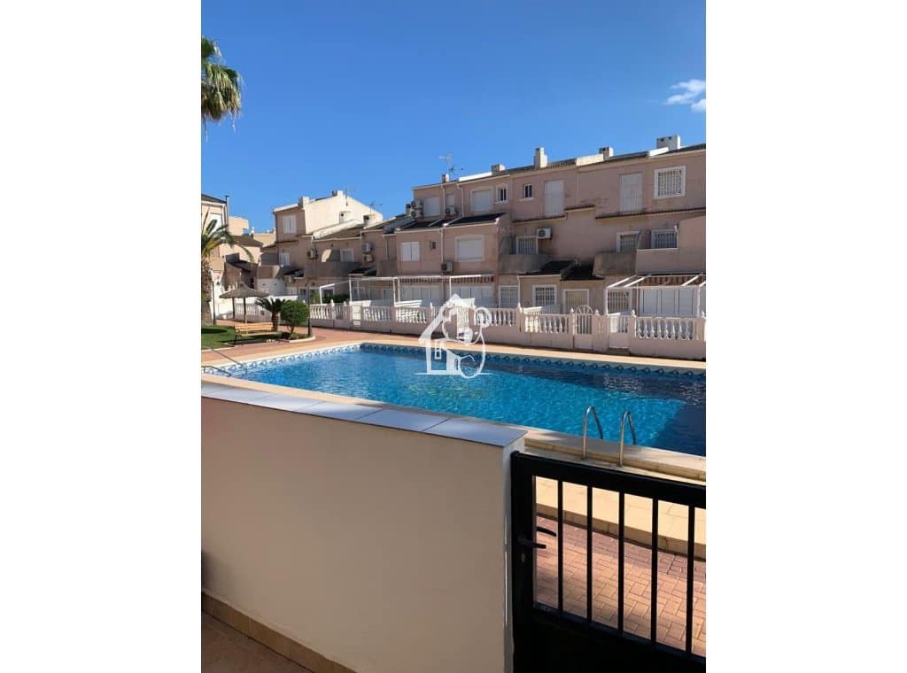 1 bedroom Villa for rent in Villamartin with pool - € 1,600 (Ref: 9850768)