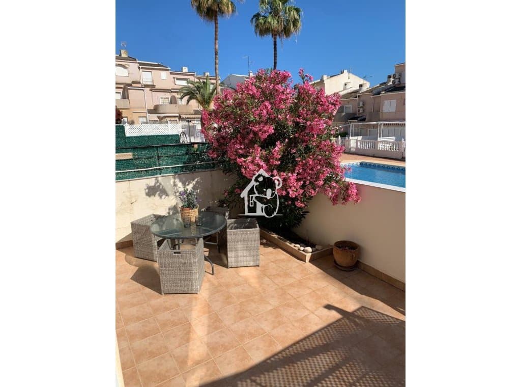 1 bedroom Villa for rent in Villamartin with pool - € 1,600 (Ref: 9850768)