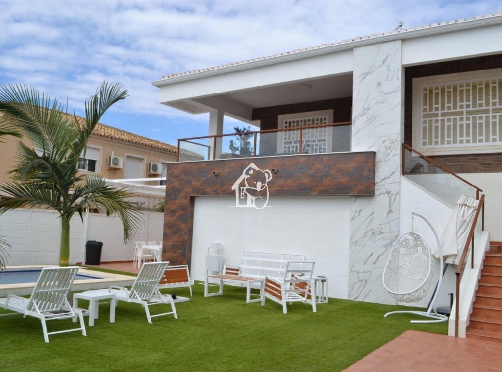 4 soveværelse Villa til leje i Orihuela Costa med swimmingpool garage - € 2.600 (Ref: 9854708)