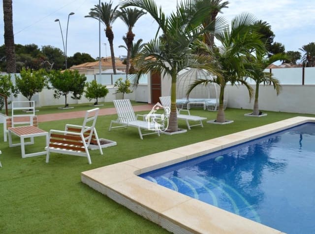 4 soveværelse Villa til leje i La Zenia, Orihuela med swimmingpool garage - € 2.600 (Ref: 9854708)