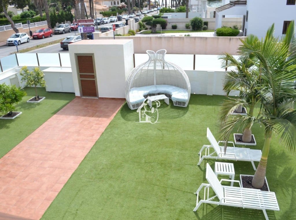 4 soveværelse Villa til leje i Orihuela Costa med swimmingpool garage - € 2.600 (Ref: 9854708)