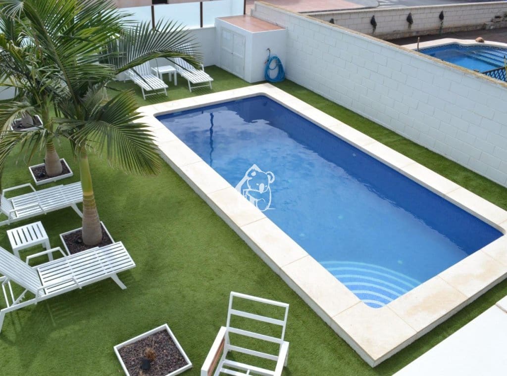 4 soveværelse Villa til leje i Orihuela Costa med swimmingpool garage - € 2.600 (Ref: 9854708)